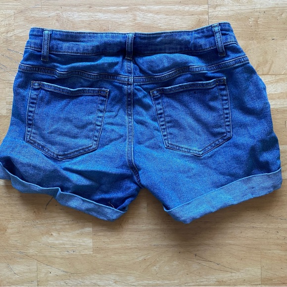 Six Piece Maternity Bundle: Tank tops, Shorts, T-Shirt, Leggings, Pajama Top - Picture 6 of 15